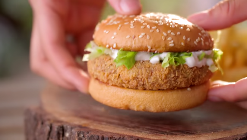I Tried the Ultimate 15-Minute Crispy Veg Burger — Street Style Fusion