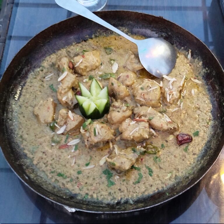 White Chicken Karahi: My Creamy Black Pepper Recipe for 4 (No Tomatoes)