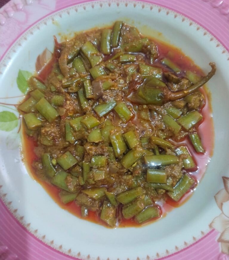 Gawar ki Phali Recipe (Spicy Pakistani Cluster Beans Sabzi)
