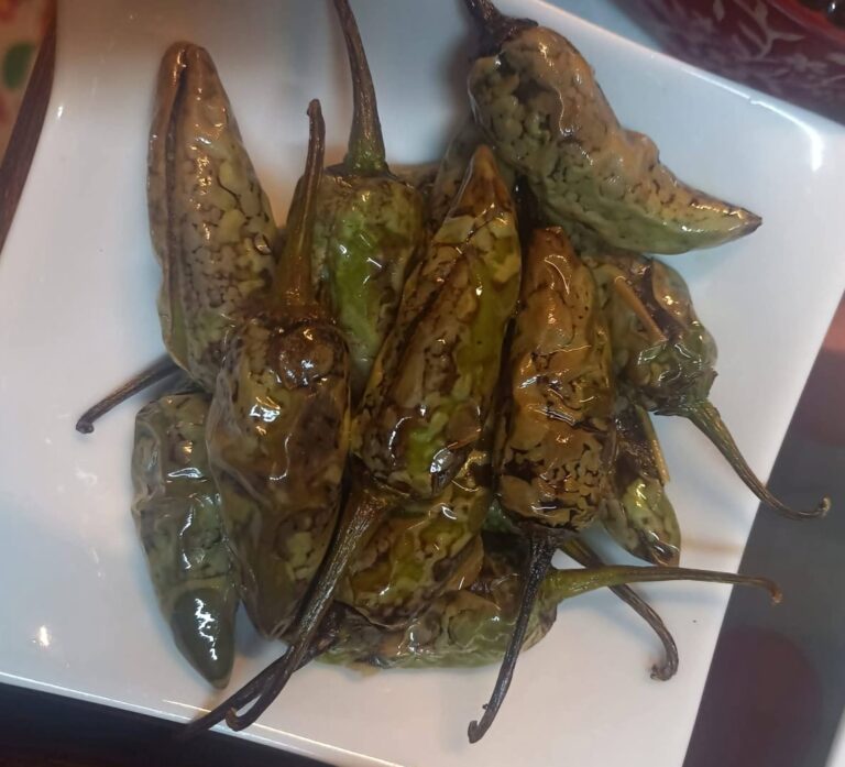 Tali Hui Hari Mirch (Fried Green Chillies in 5 Minutes)