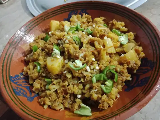 Spicy Aloo Gobi Recipe (Dry Bhuna Potato Cauliflower Sabzi)