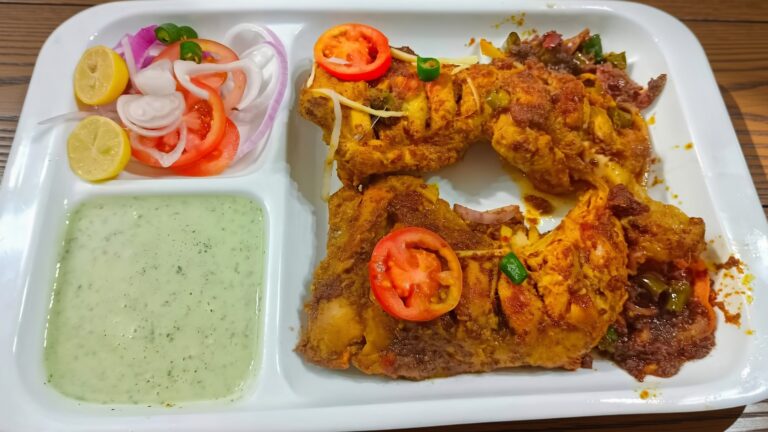 Tawa Chicken with Salad and Mint Raita