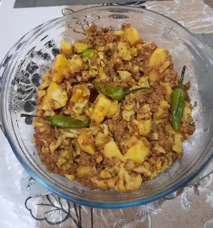 Qeema Aloo Gobi Recipe (Mince with Potato and Cauliflower, Homestyle)