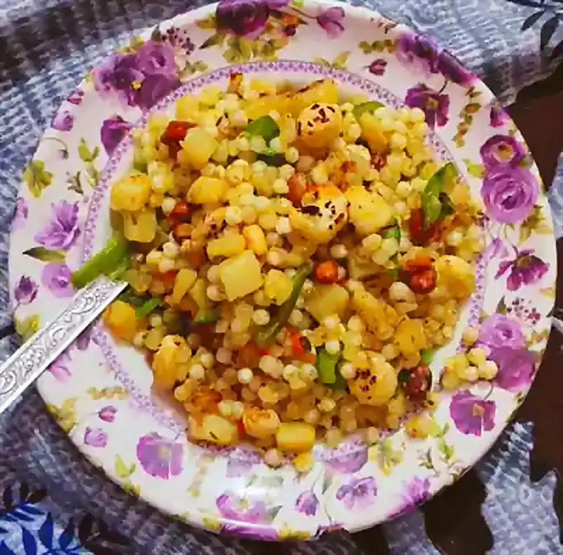 Sabudana Khichdi Recipe with Makhana, Peanuts and Vegetables