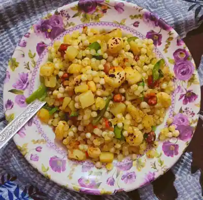 Sabudana Khichdi Recipe with Makhana, Peanuts and Vegetables