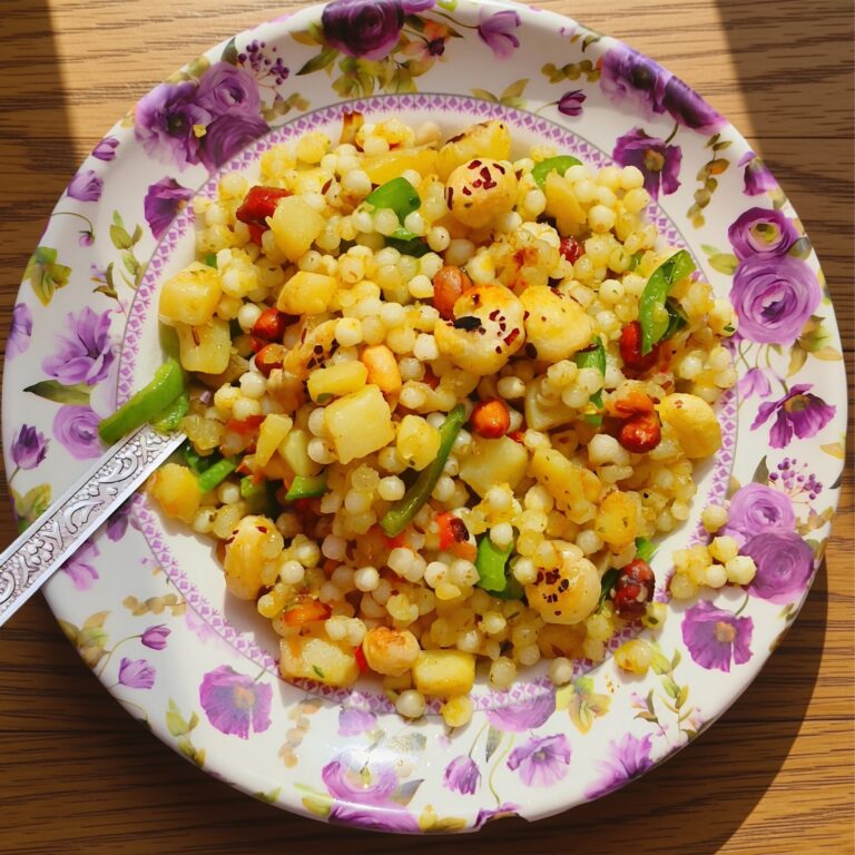 Sabudana Khichdi Recipe with Makhana, Peanuts and Vegetables