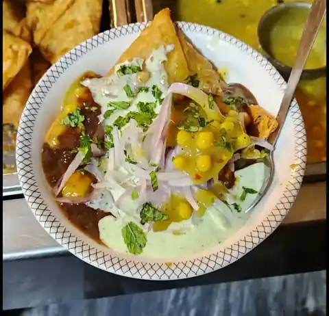 Samosa Chaat Recipe (My Ramzan Iftar Plate with Kathiawari Chanay)