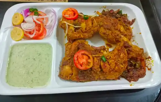Tawa Chicken with Salad and Mint Raita
